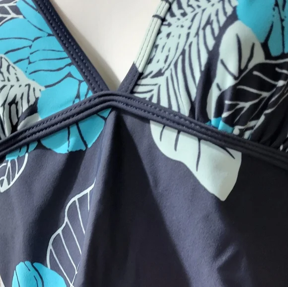 Old navy Women's Tankini Swim Two 2 Piece Tankini Setsz M.. 2 sets of bottoms - Picture 4 of 9